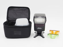 Load image into Gallery viewer, Nikon SB-700 Speedlight - USED