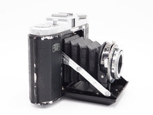 Load image into Gallery viewer, Zeiss Nettar 518/16 Medium Format with Novar-Anastigmat with 75mm f/4.5 Lens - USED
