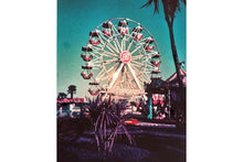 Load image into Gallery viewer, Lomochrome Purple Simple Use Reusable 35mm Film Camera - Saturday Edition