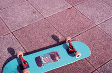Load image into Gallery viewer, Lomography Lomochrome Purple Simple Use Reusable 35mm Film Camera - Challenger Edition