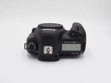 Load image into Gallery viewer, Canon EOS 5D Mark IV 30.4 MP Full Frame Body - USED
