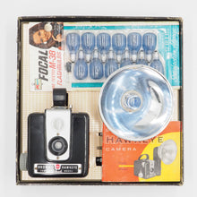 Load image into Gallery viewer, Kodak Brownie Hawkeye 620 Camera Box Set - USED
