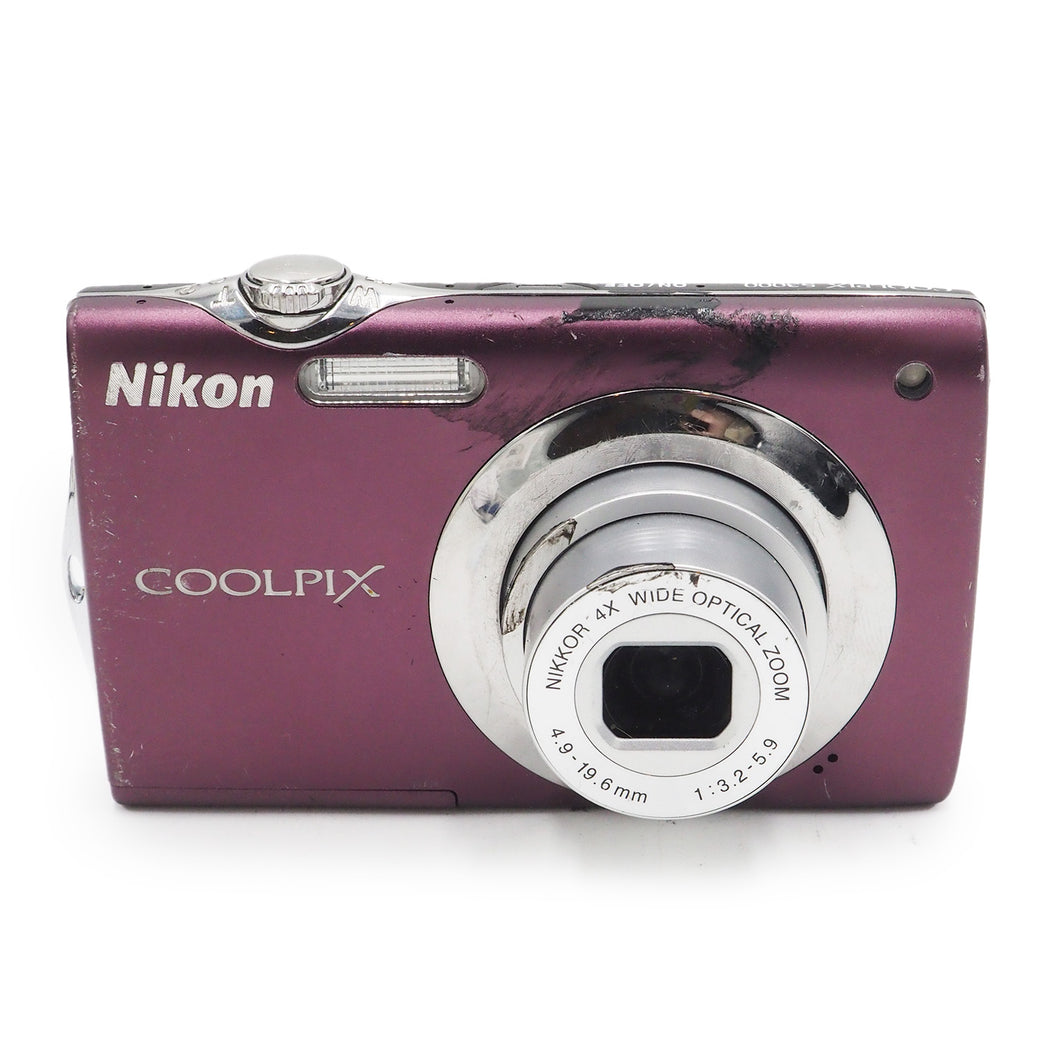 Nikon Coolpix S3000 12.0 MP - USED