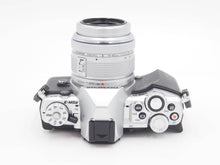 Load image into Gallery viewer, Olympus E-M5 II 16.1MP with 14-42mm M. Zuiko Lens - USED

